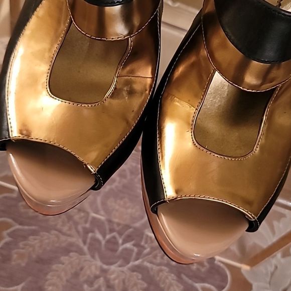 Jessica Simpson Evannan Black & Gold Peep Toe Heels - Picture 8 of 16